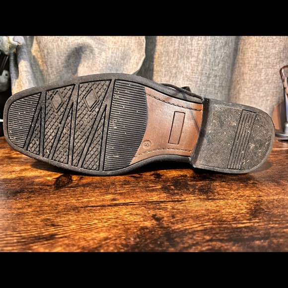 Shoes - Picture 6 of 9